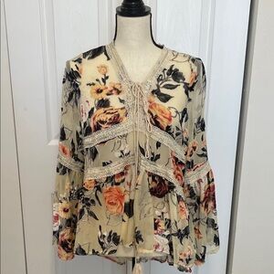NWOT POL FLORAL LACE BOHO BLOUSE IN CREAM AND ORANGE. SIZE SMALL.